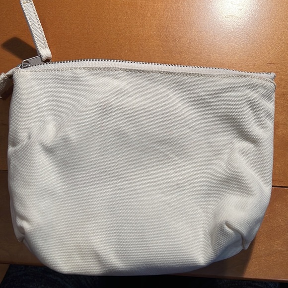 Toiletry bag - Picture 2 of 8